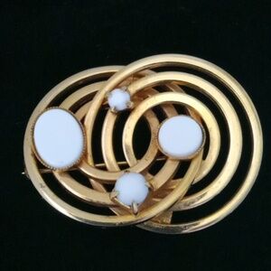 Vintage brooch Gold double circle with white stone